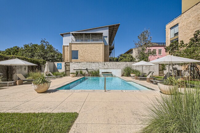 Building Photo - 1115 S Alamo St