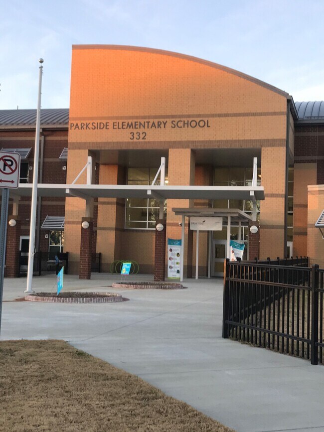 Elementary School - 200 Durston Loop