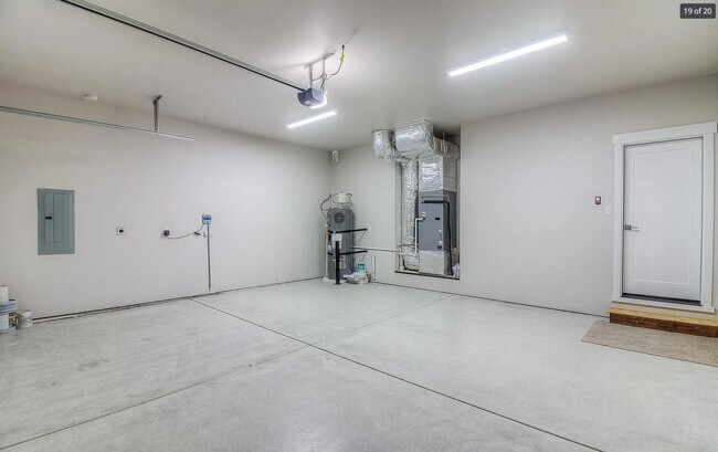 Building Photo - Beautiful, Newly-Built Home with Office