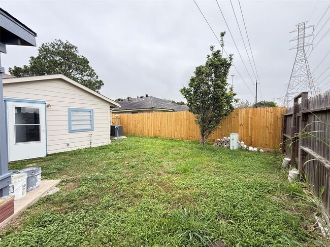 Building Photo - 10807 Emery Dr