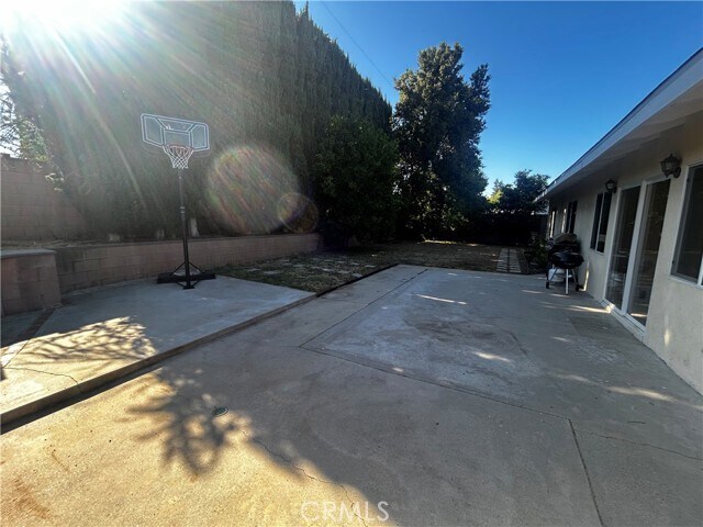 Building Photo - 7845 Sedan Ave