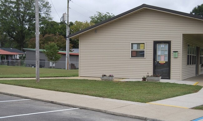 Building Photo - 1130 Old Mt Carmel Rd