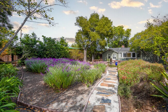 Building Photo - 610 Topaz St