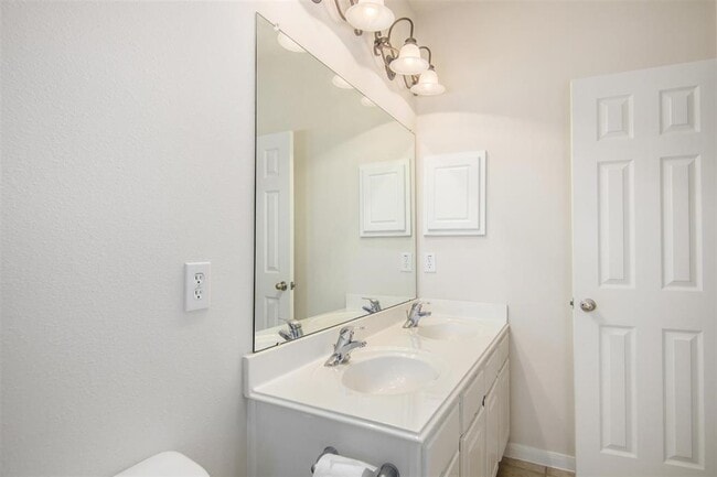 Building Photo - 25609 Tiverton Forest Ct