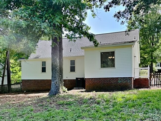 Building Photo - 229 Braewick Rd