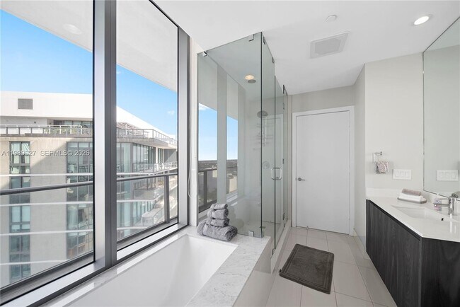 Building Photo - 480 NE 31st St