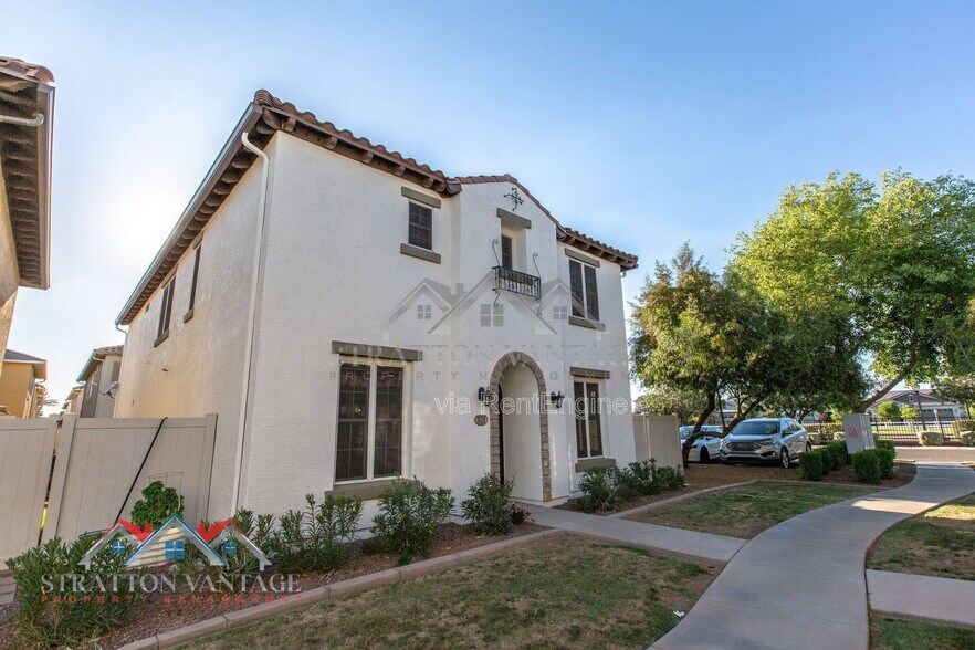 Building Photo - 829 S Huish Dr