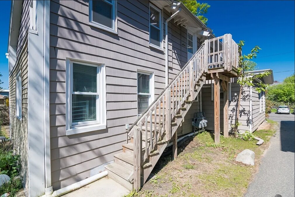 back entrance lead to kitchen - 13 Cherry St