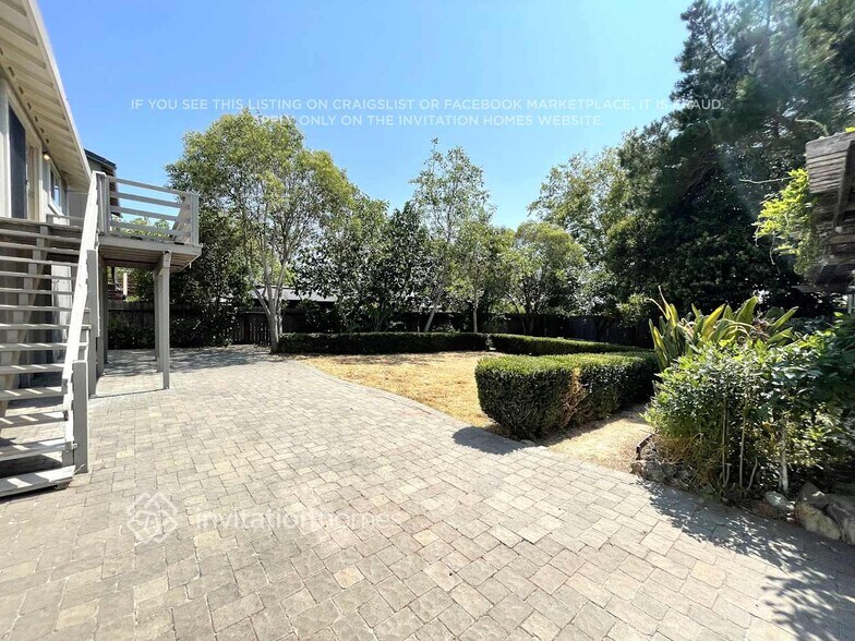 Building Photo - 143 Smokey Hills Dr