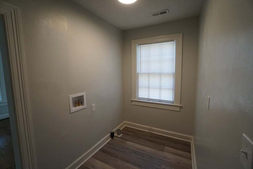 Building Photo - 7223 1st Ave S