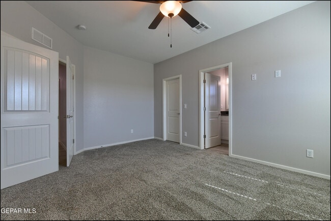 Building Photo - 552 Logwood Ave