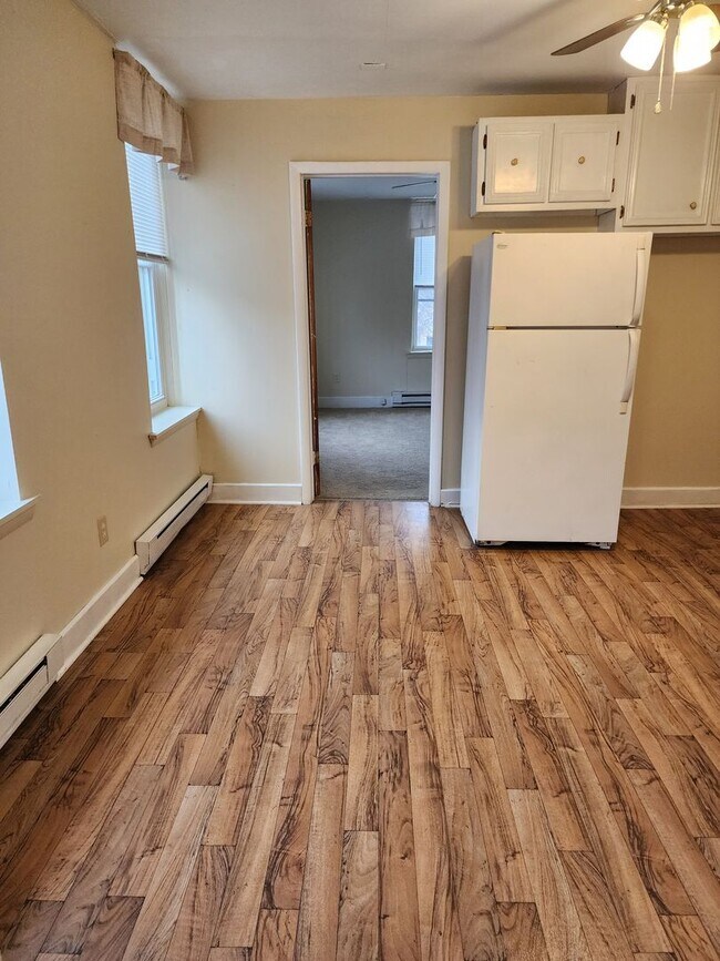 Building Photo - 1 E Elger St