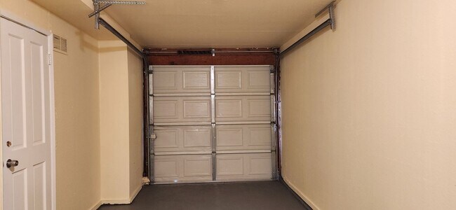 Building Photo - 2 bedroom 2 bath townhome close by Richmond BART available now