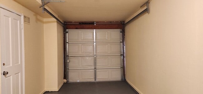 Building Photo - Townhome Close to Richmond BART