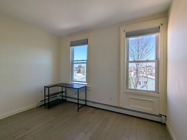 Building Photo - 112 Hague St