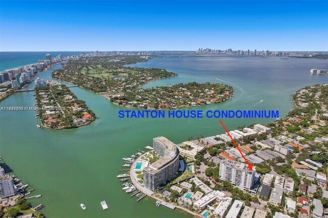 Building Photo - 6900 Bay Dr