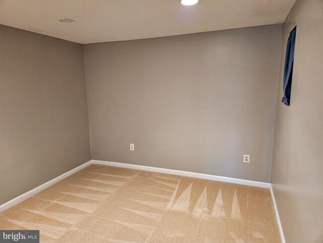 Building Photo - 9296 Hillis Ct