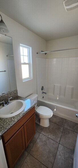 Building Photo - 162 Sweetwater Ln