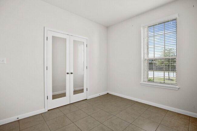 Building Photo - 19213 Quebrada Dr