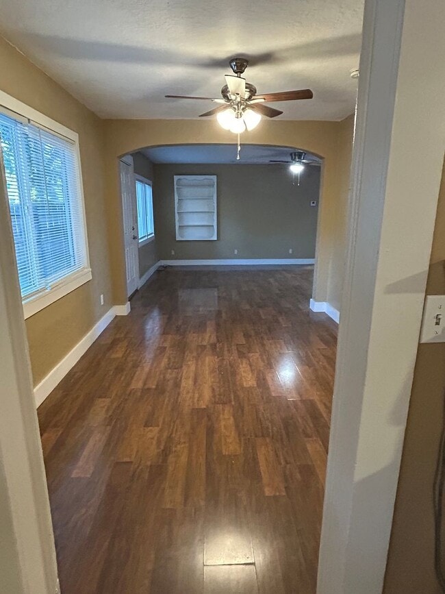 Building Photo - 4 bedroom 2 bath next to Chico State.