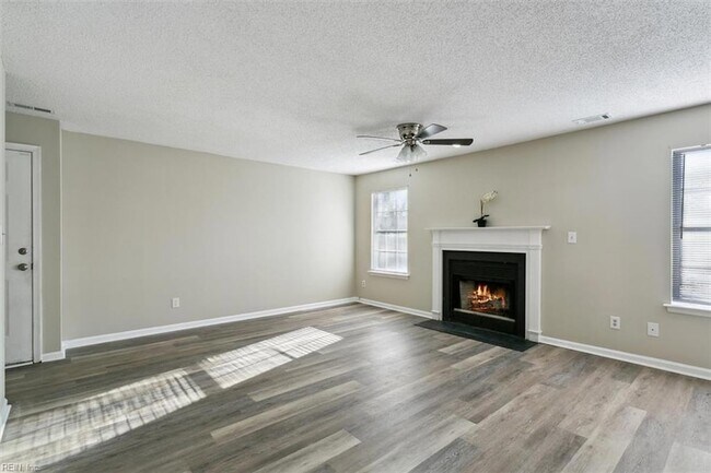 Building Photo - 213 Quarter Trail