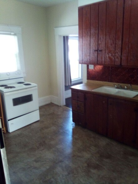 Building Photo - 2705 E Market St