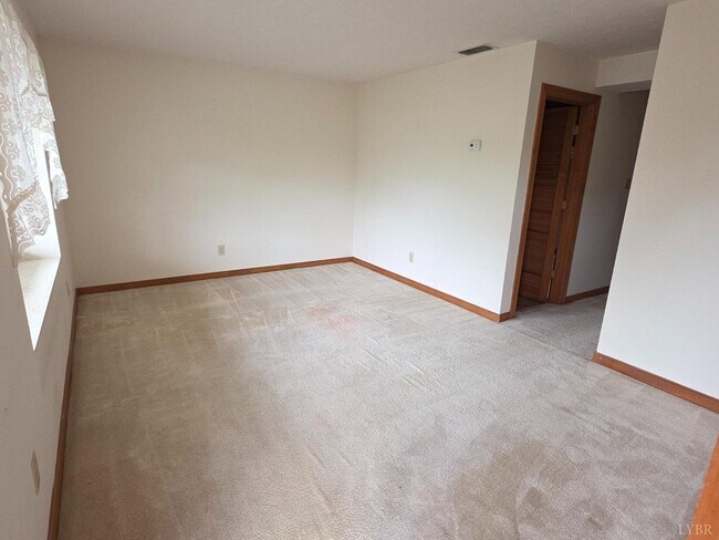 Building Photo - 42 Cavalier Ct
