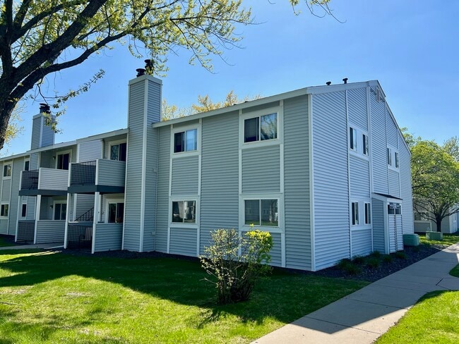Building Photo - 1720 Pleasant St