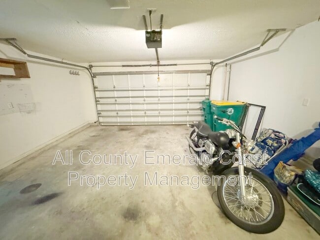 Building Photo - 915 Emily Cir