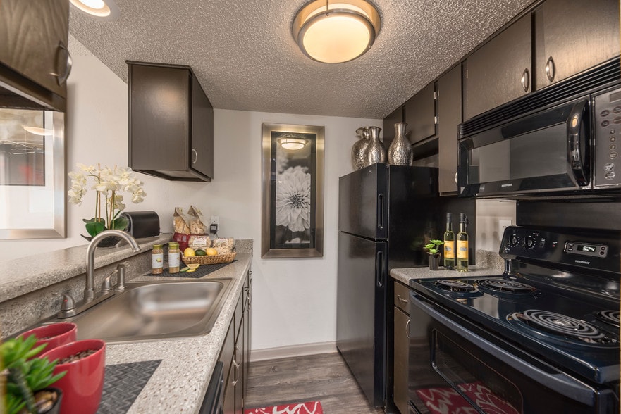 Building Photo - Edge