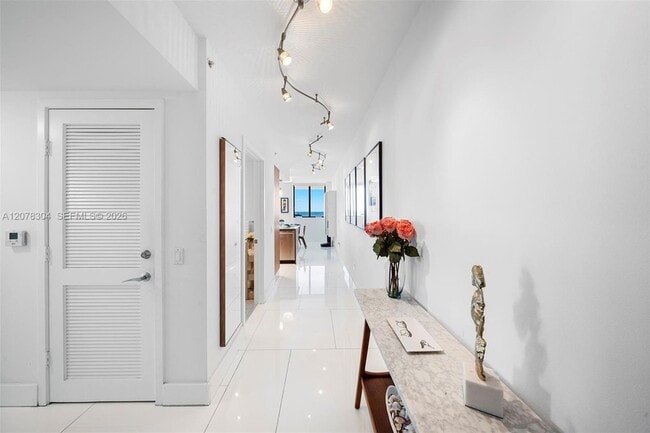 Building Photo - 5875 Collins Ave