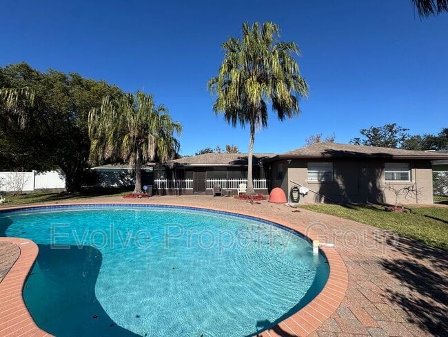 Building Photo - 724 Forest Glen Ct