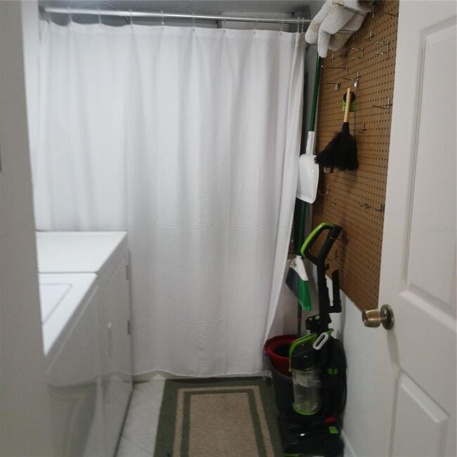 Building Photo - 6191 Timberlake Dr