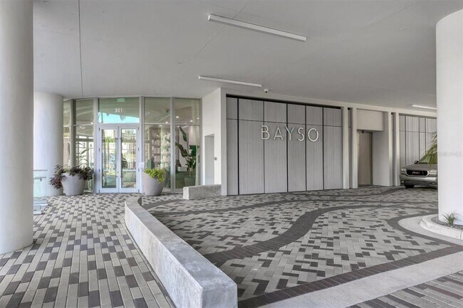 Building Photo - 301 QUAY Cmn