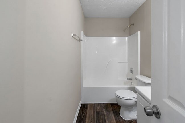 Building Photo - BEAUTIFUL 3 BEDROOM / 2 BATH HOME WITH PRIVACY FENCE!