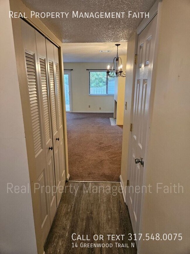 Building Photo - 14 Greenwood Trail N Dr