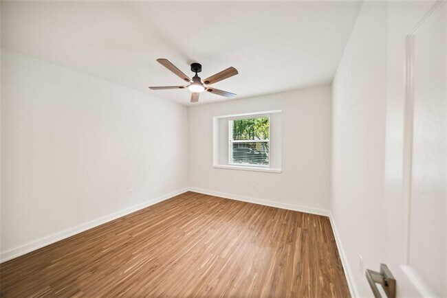 Building Photo - 18 Tulip Hill Ct