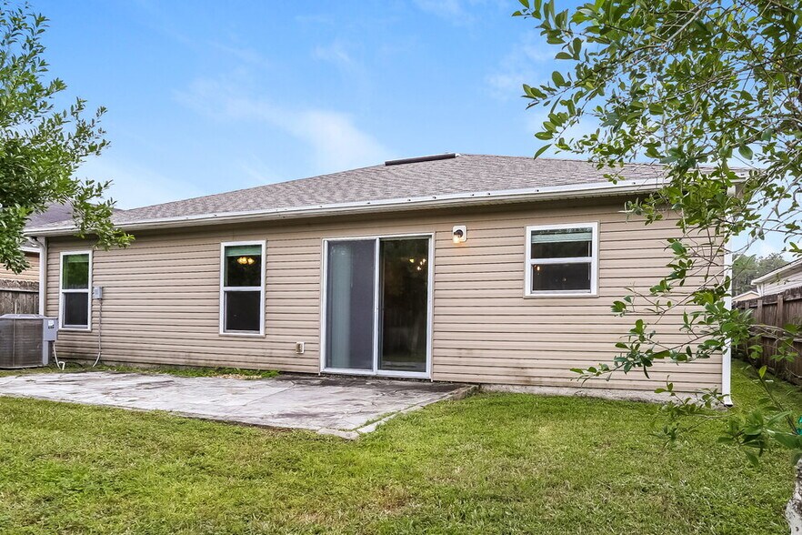Building Photo - 523 Worcester Ct.