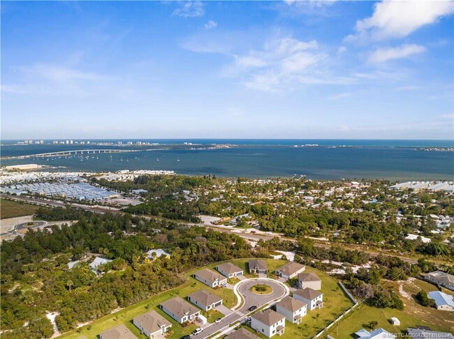 Building Photo - 2048 NE Ocean Dunes Dr