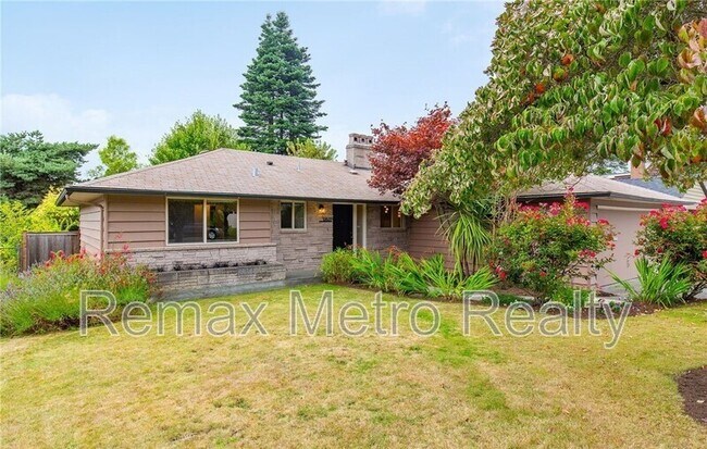 Building Photo - 12527 11th Ave NW