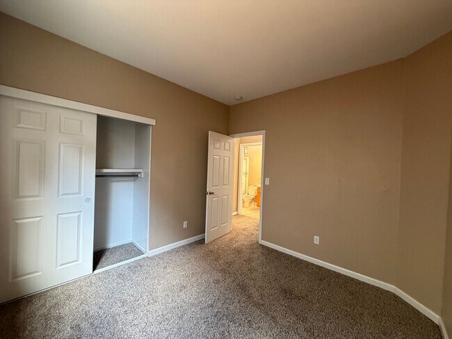 Building Photo - Single story home in Salida!