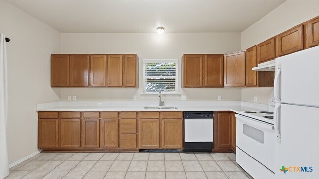 Building Photo - 821 Benning St