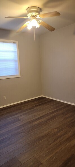 Building Photo - 618 Sinclair St