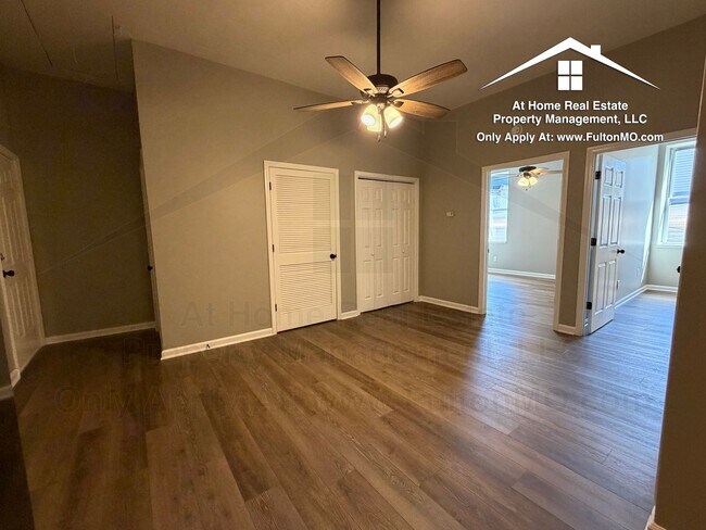 Building Photo - 13 W 5th St