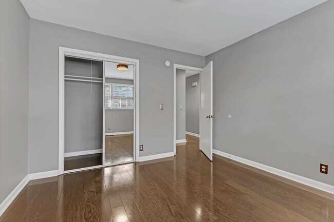 Building Photo - Charming Duplex in Prime Walkable 12 South Location!