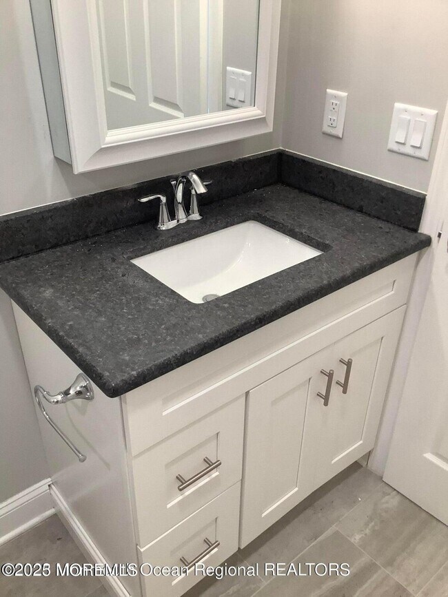 Building Photo - 506 Harding Rd