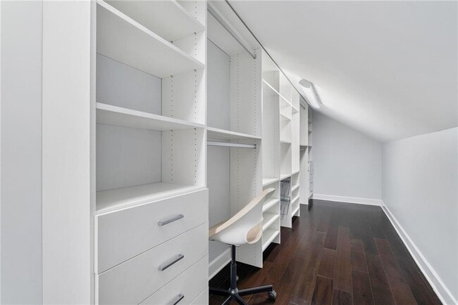 Building Photo - 4200 Roswell Rd NE