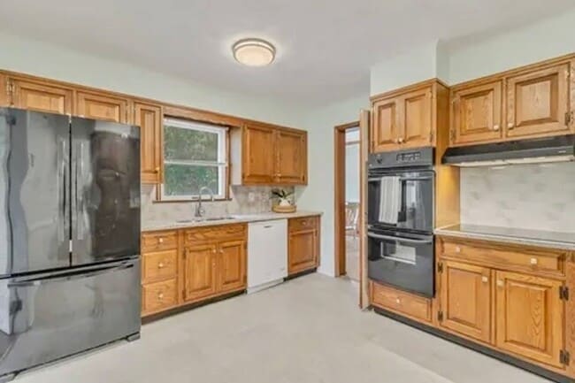 Building Photo - COMING SOON | Spacious 3-Bedroom Home with Approximately 2,500 Sq. Ft. in the Heart of Kilmarnock...