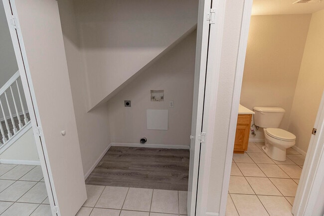 Building Photo - 5000 Derby Ridge Dr