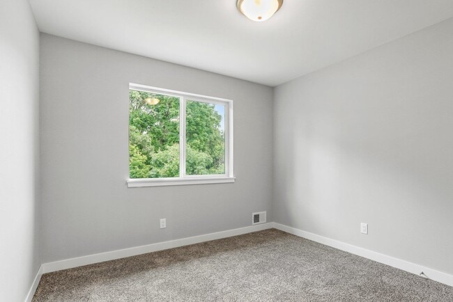 Building Photo - 200 Chalet Dr